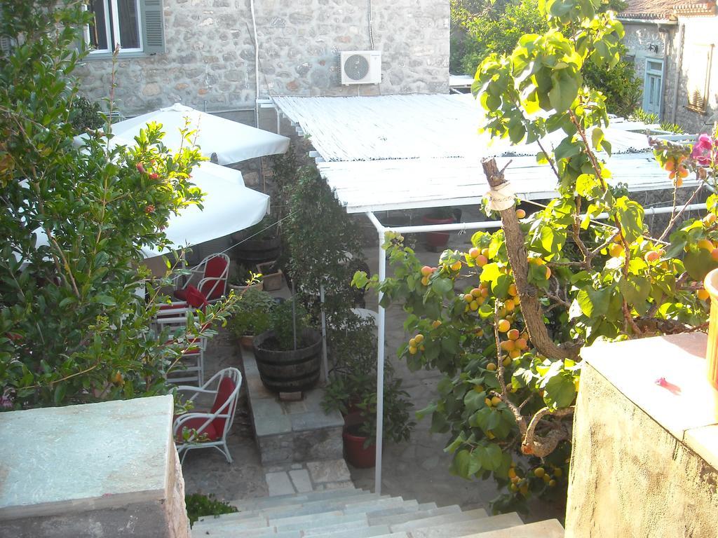 Theano Guesthouse Hydra  Exteriör bild